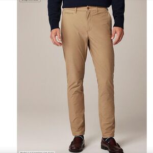 J. Crew Men's 770 Straight-fit tech chino pant tech performance 34 x 32 Tan